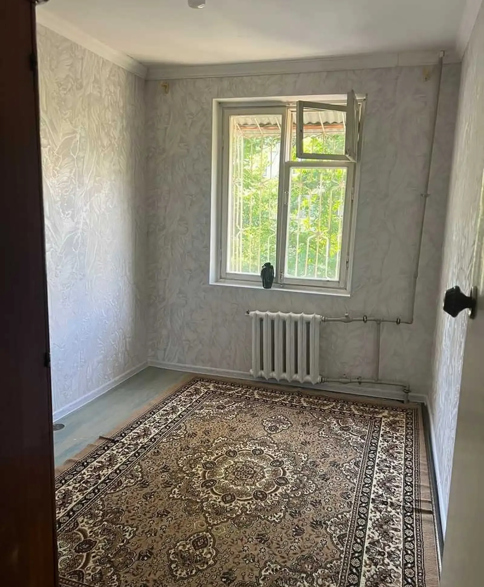2-комн. квартира, Цокольный этаж, 85м², 102 мкр