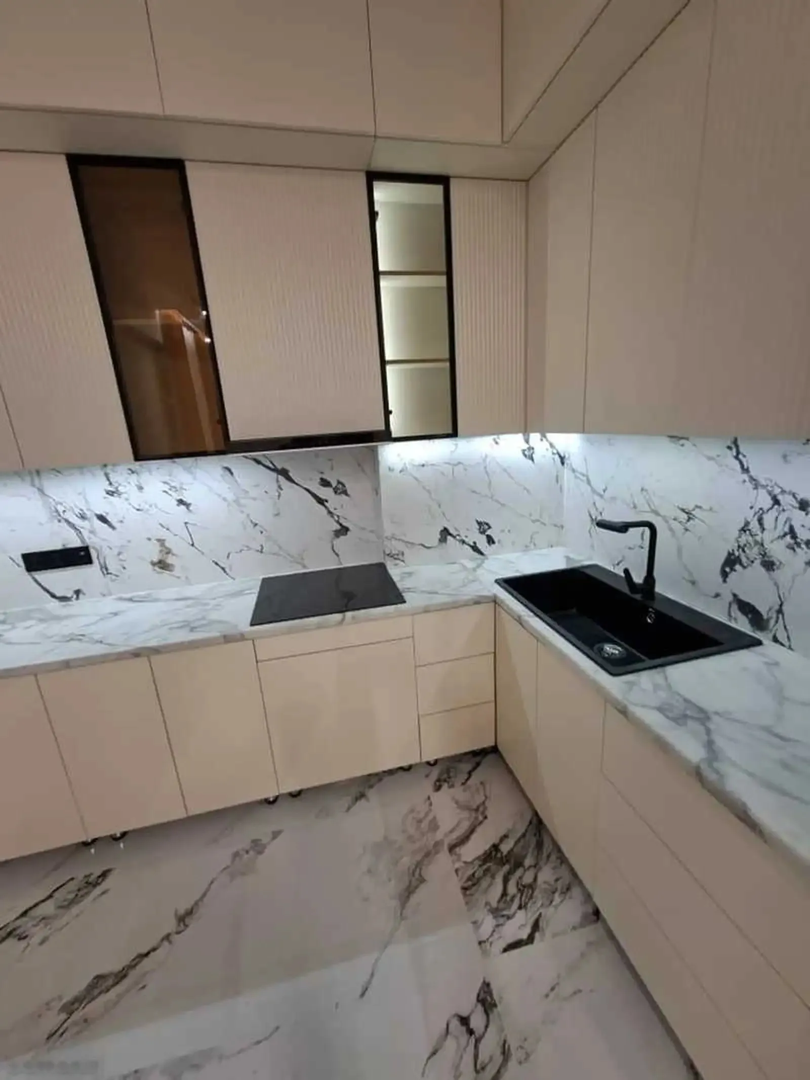 3-комн. квартира, 16 этаж, 89м², пайкари голубой экран
