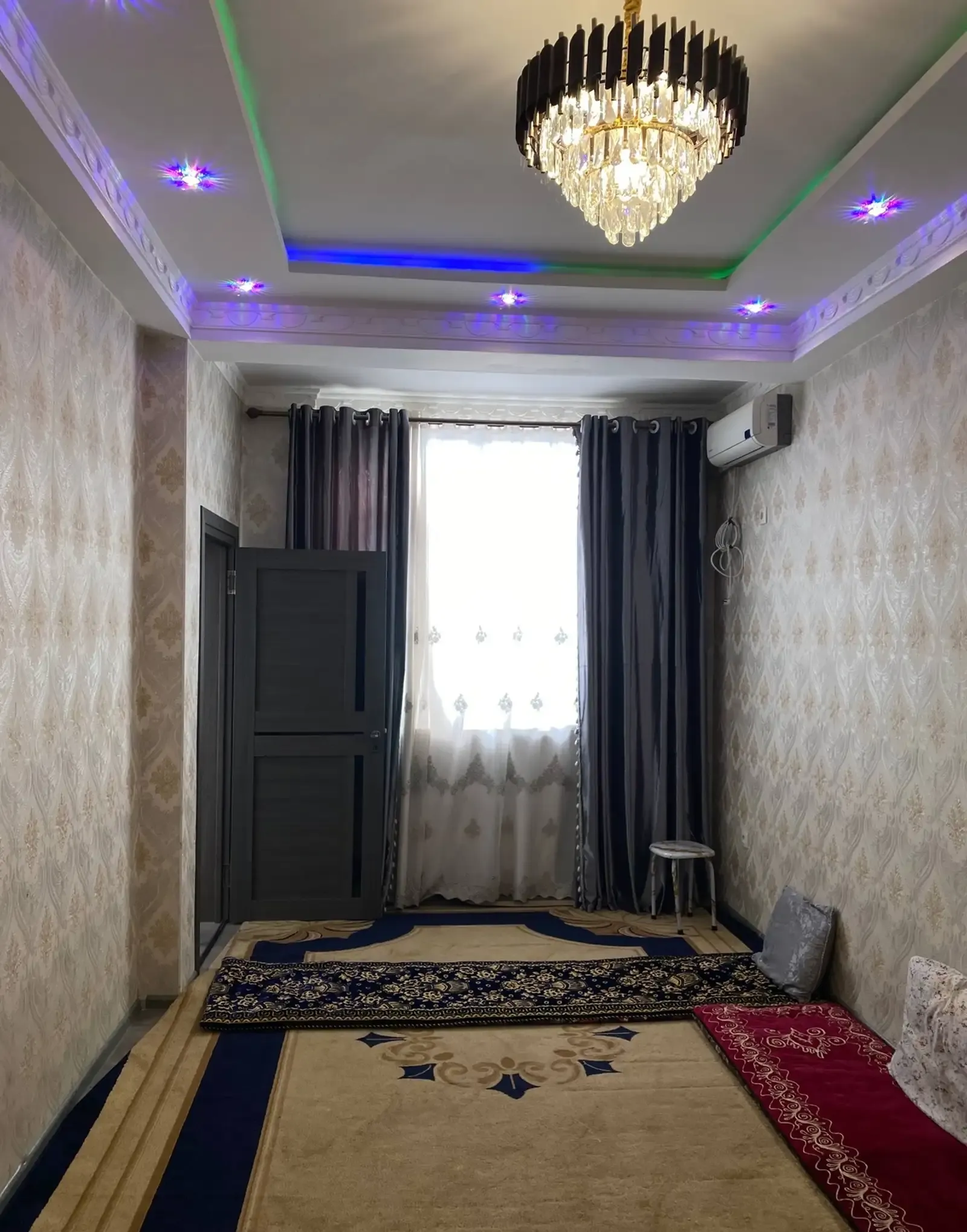 3-комн. квартира, 2 этаж, 90 м², Фирдавси Гипрозем