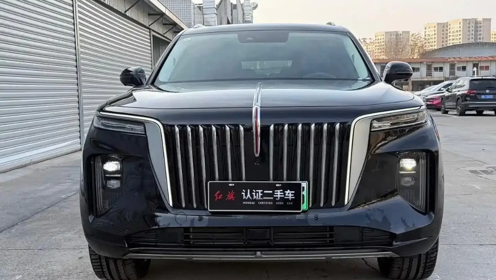 Hongqi E-HS9,