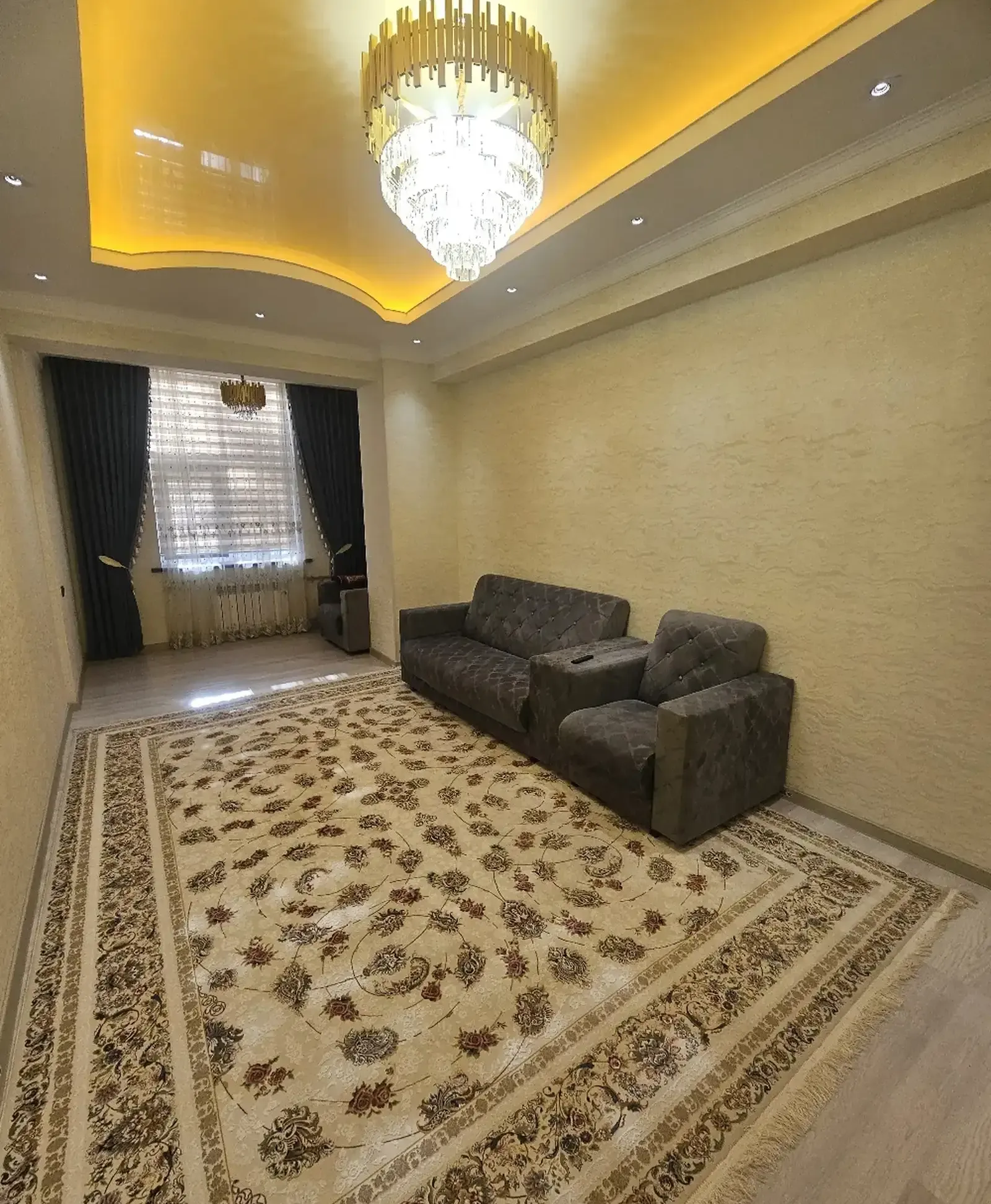 2-комн. квартира, 3 этаж, 75м², Голубой экран