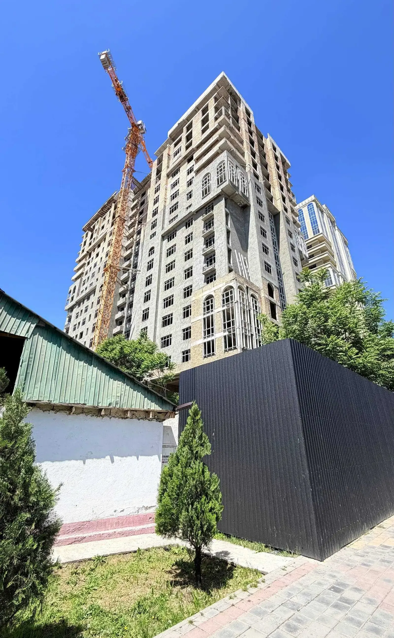 2-комн. квартира, 15 этаж, 93 м², Шохмансур