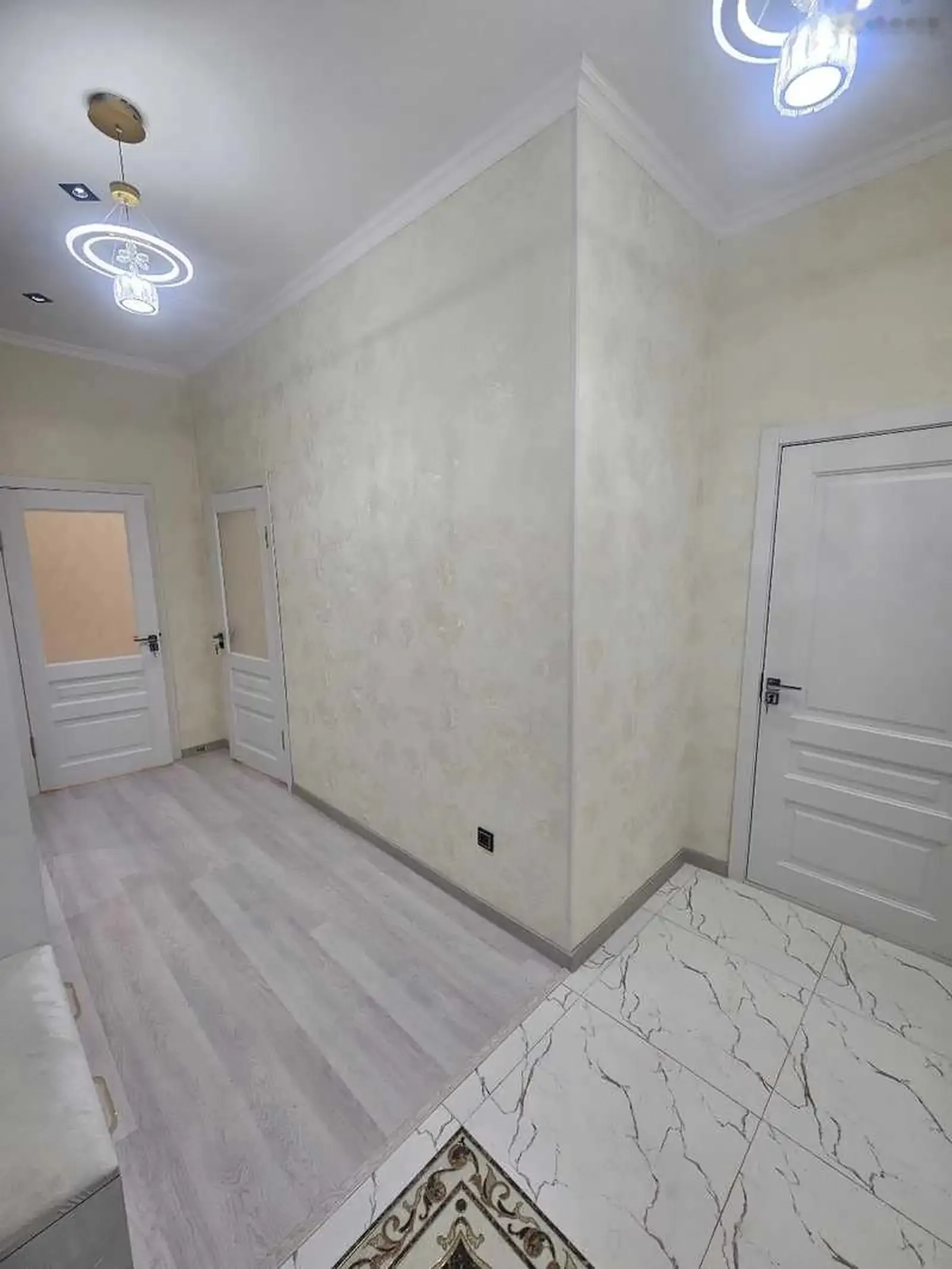 2-комн. квартира, 3 этаж, 80м², Голубой экран
