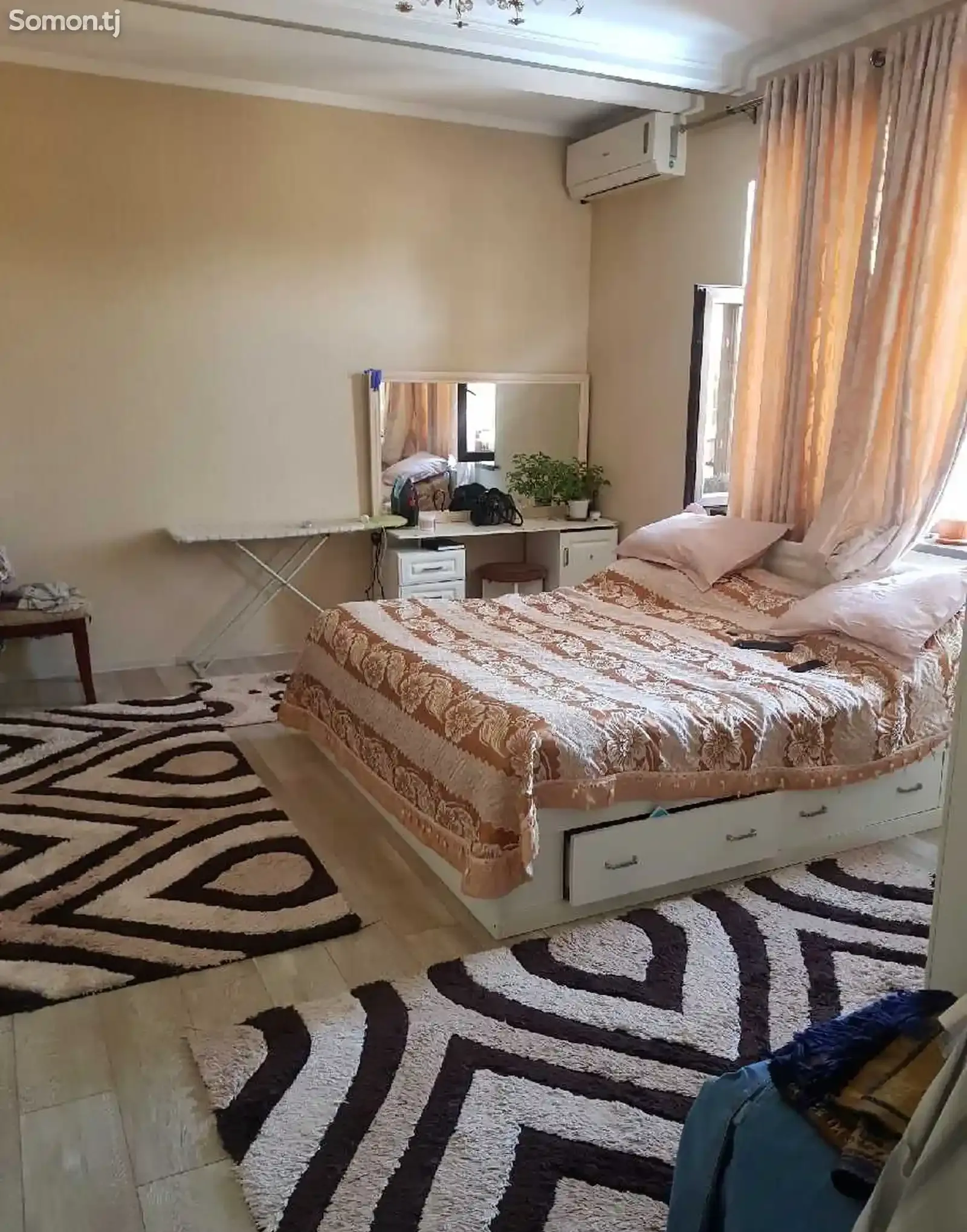 2-этажный, 12 комнатный дом, 900 м², Сомони