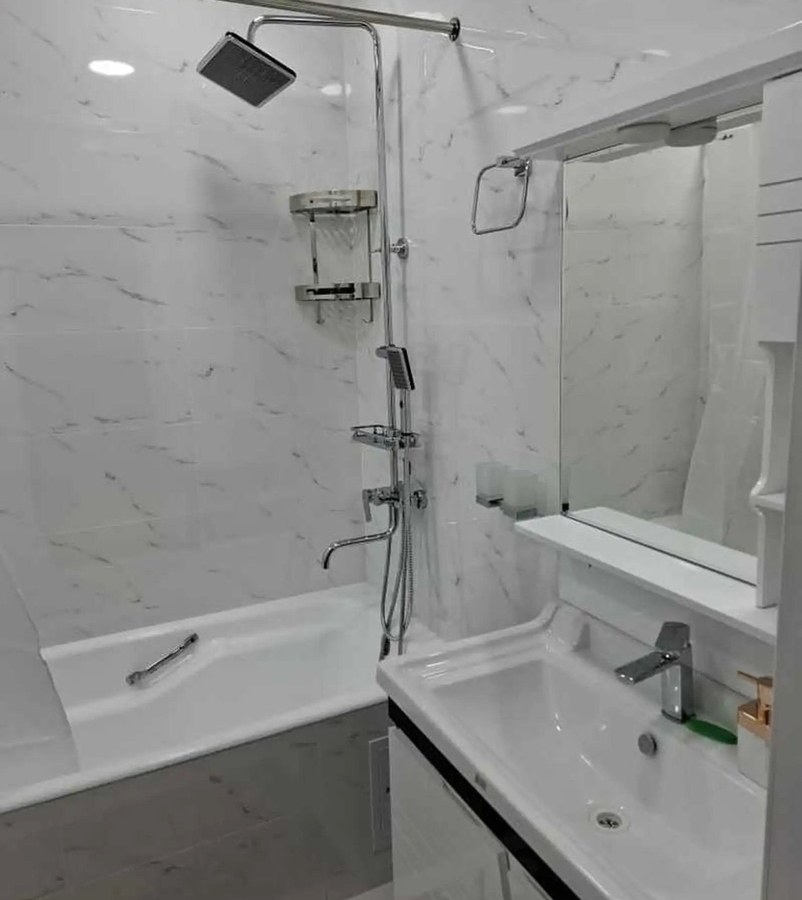 1-комн. квартира, 4 этаж, 60 м², Оперка, напротив парка Куруши Кабир, дом Кафе CAF