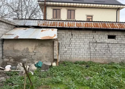 Продажа постройки с земельным участком 10 сот.,Сино, Испечак, Зарнисор, Посольство Америка