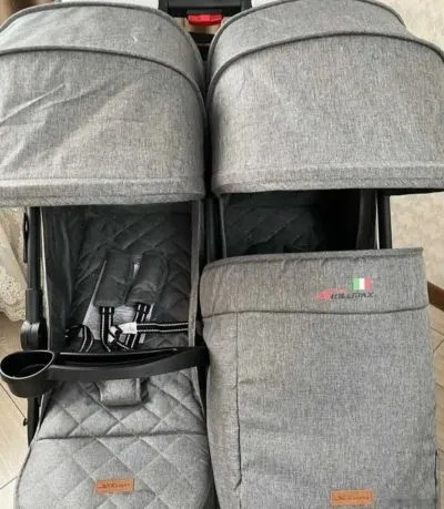 Коляска для близняшек