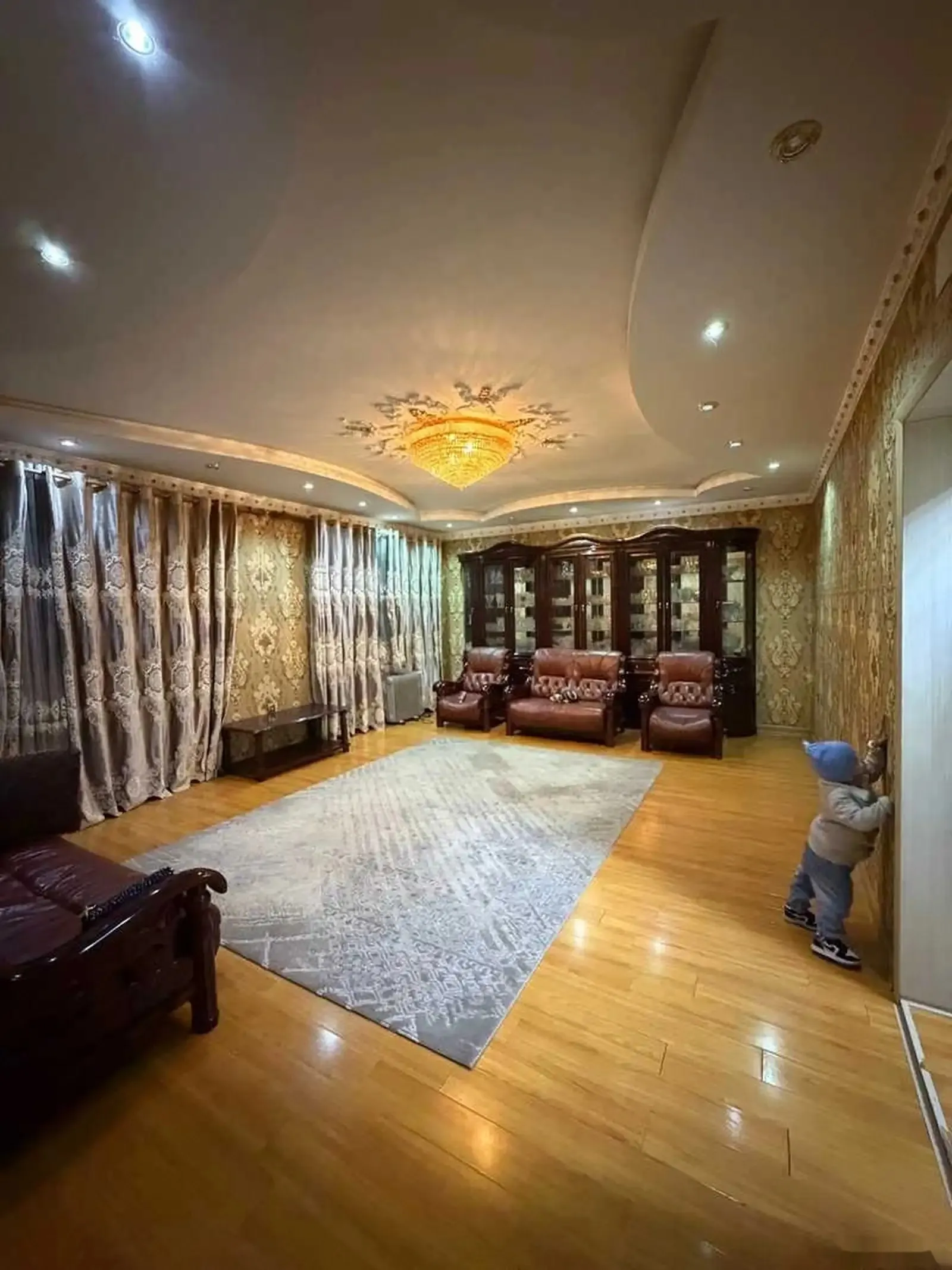 2-комн. квартира, 2 этаж, 80м², И.Сомони ру паруи чойхонаи Рохат