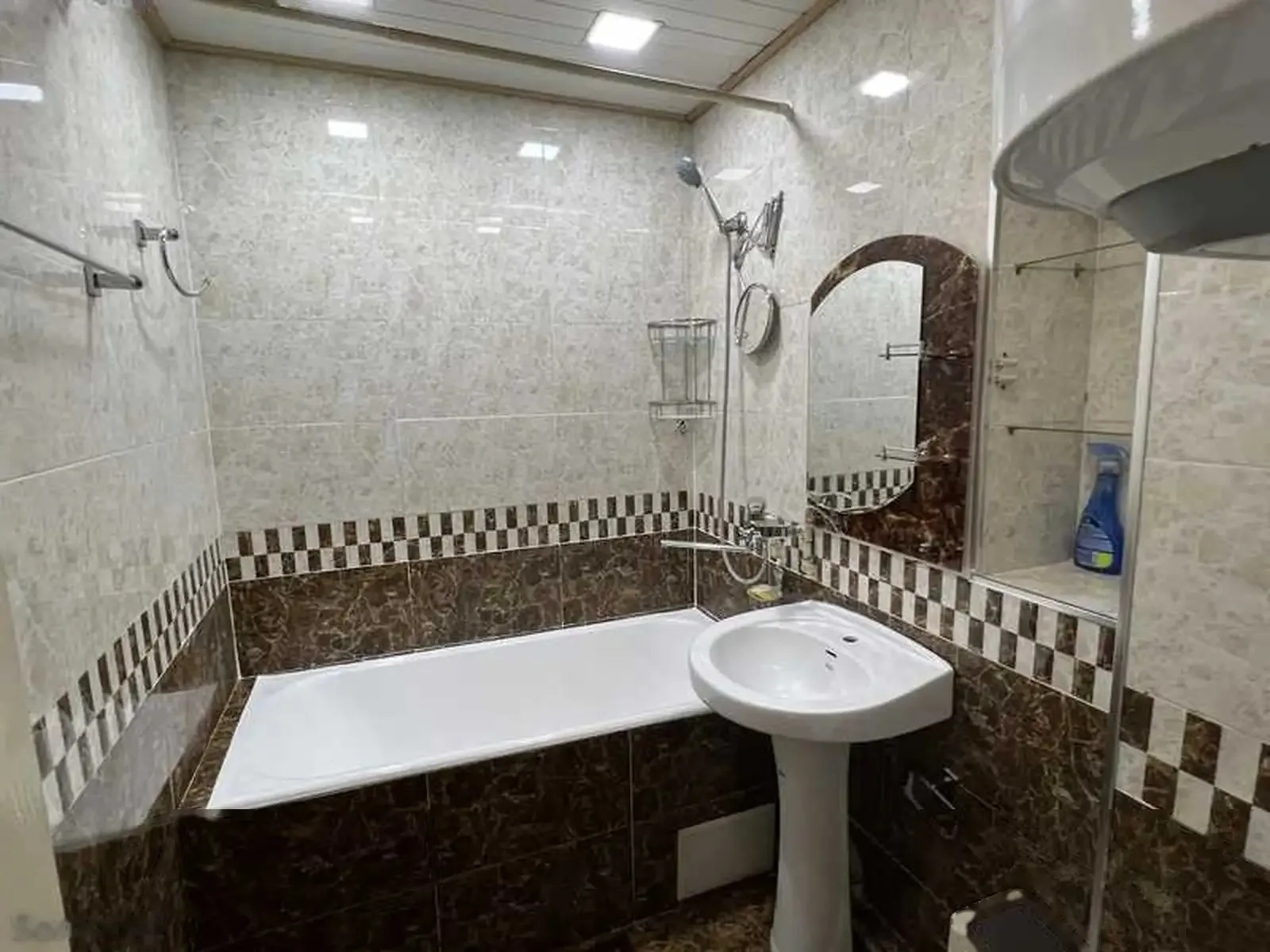 2-комн. квартира, 2 этаж, 60м², Ослиные Уши, Роддом 2, Чучабирён