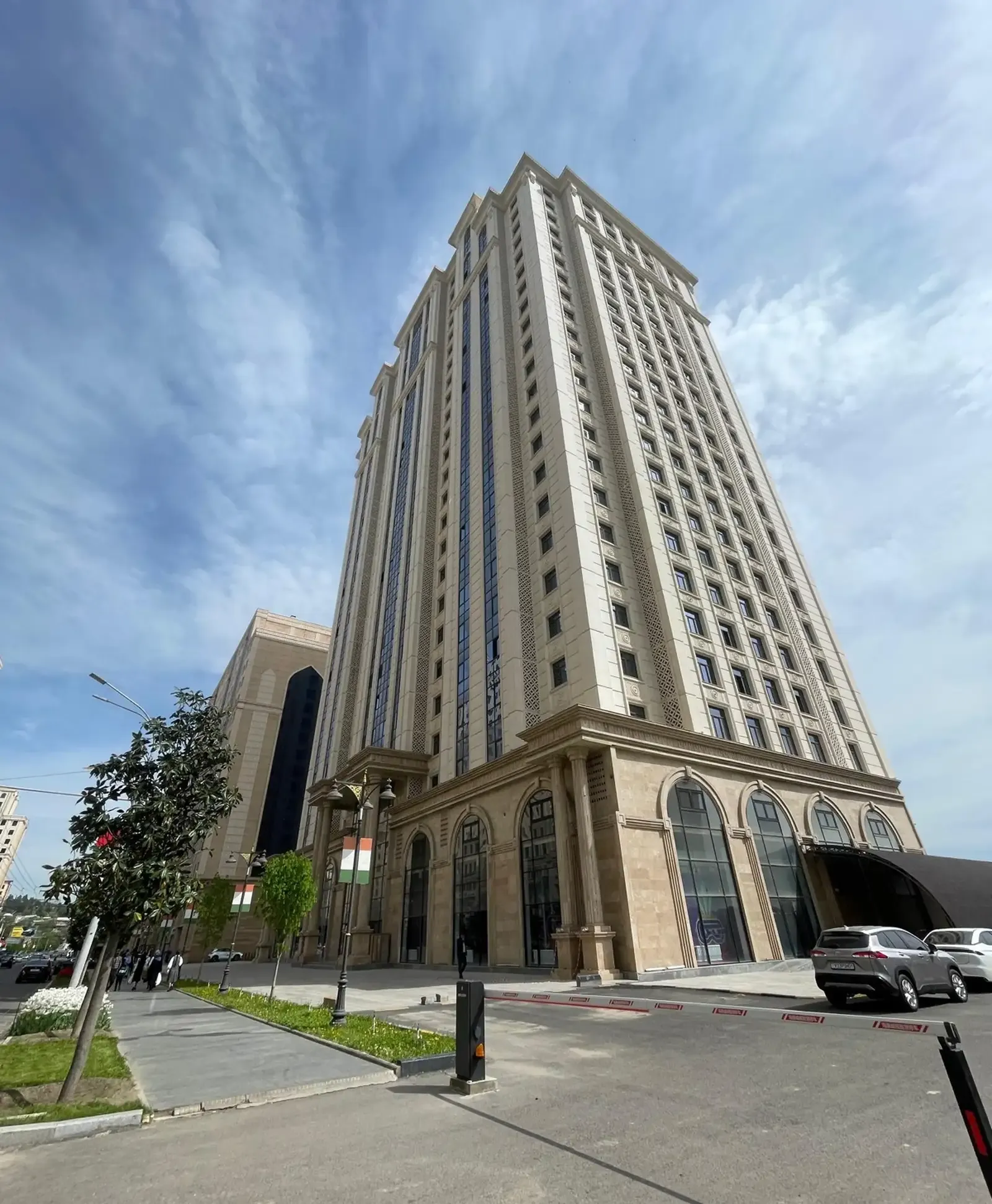 4-комн. квартира, 10 этаж, 119 м², Хилтон, Шохмансур