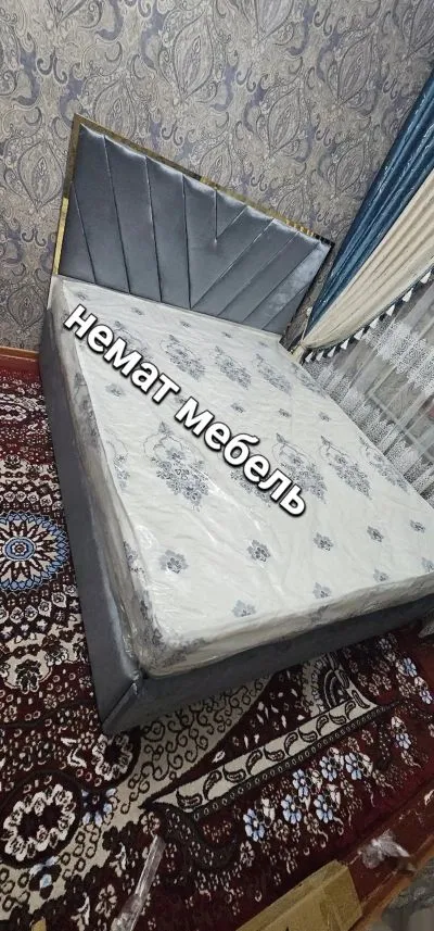 Кровать