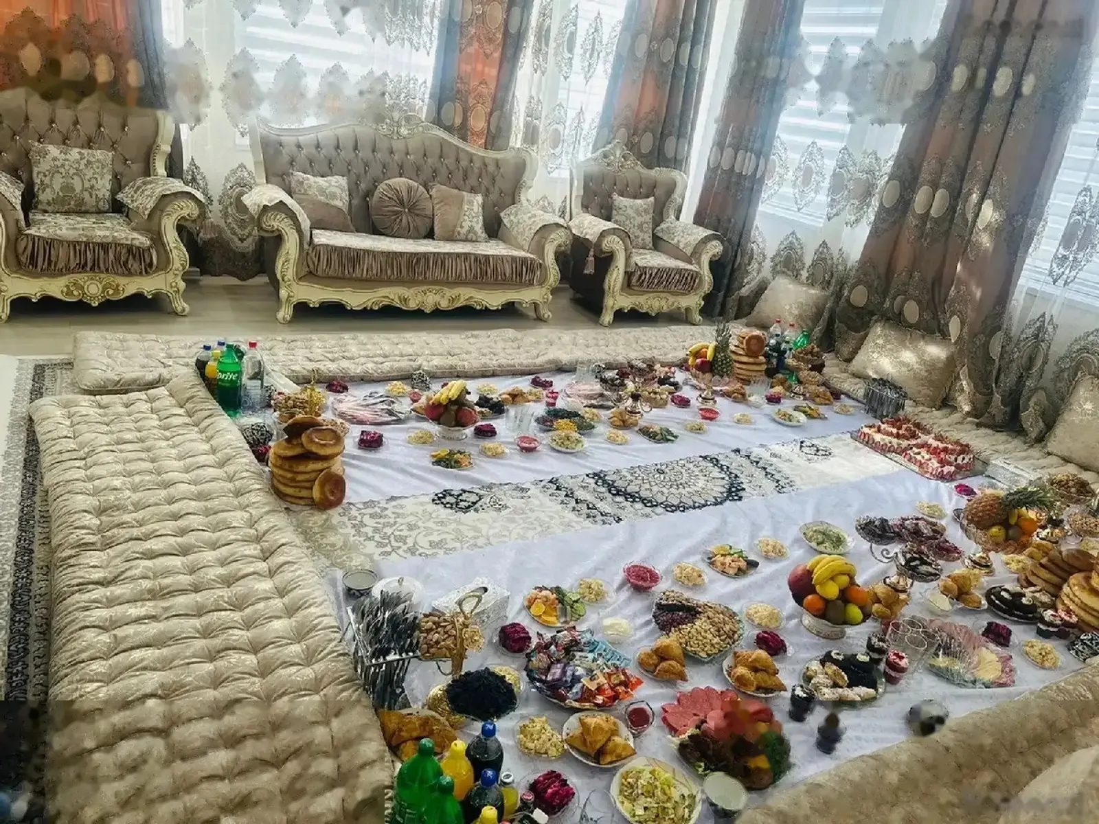 3-комн. квартира, 10 этаж, 120м², Исмоили Сомони бозори Мехргон