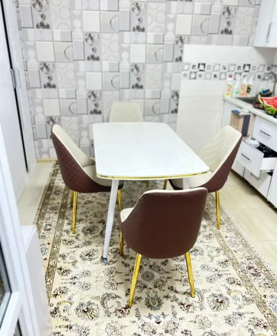 Стол и стулья