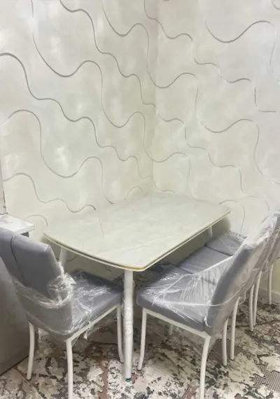 Стол со стульями
