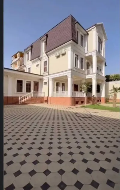 3-этажный, 13 комнатный дом, 785 м², Сомони