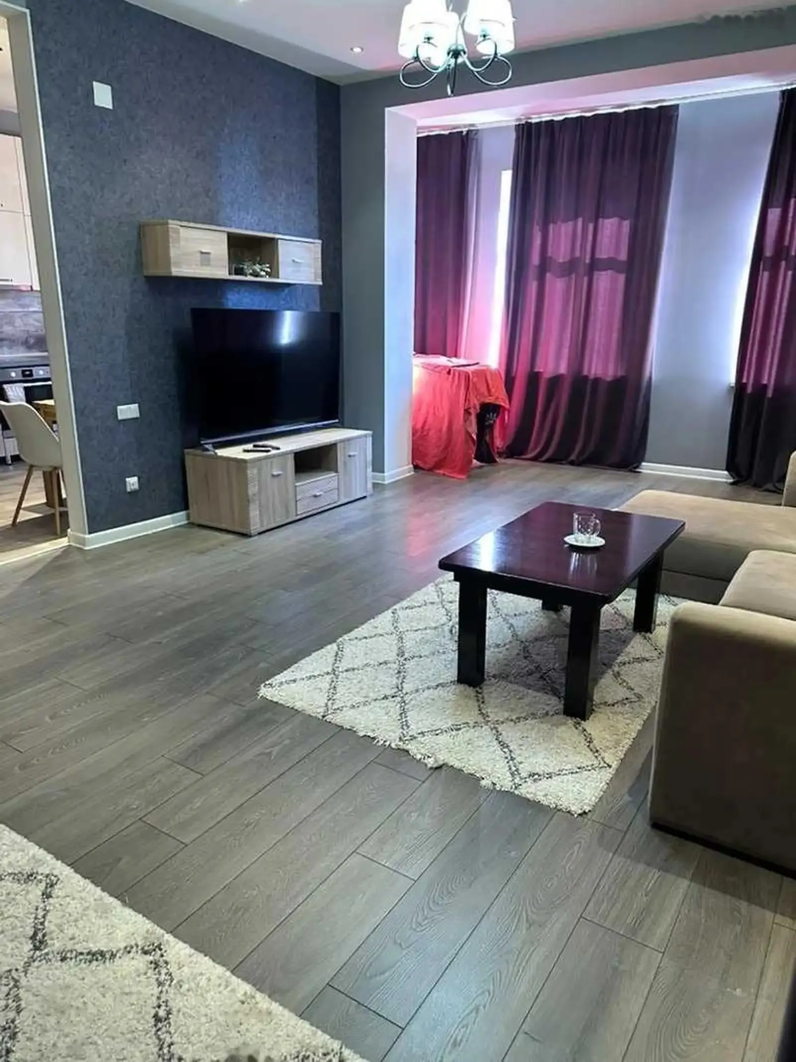 1-комн. квартира, 1 этаж, 73 м², голубой экран