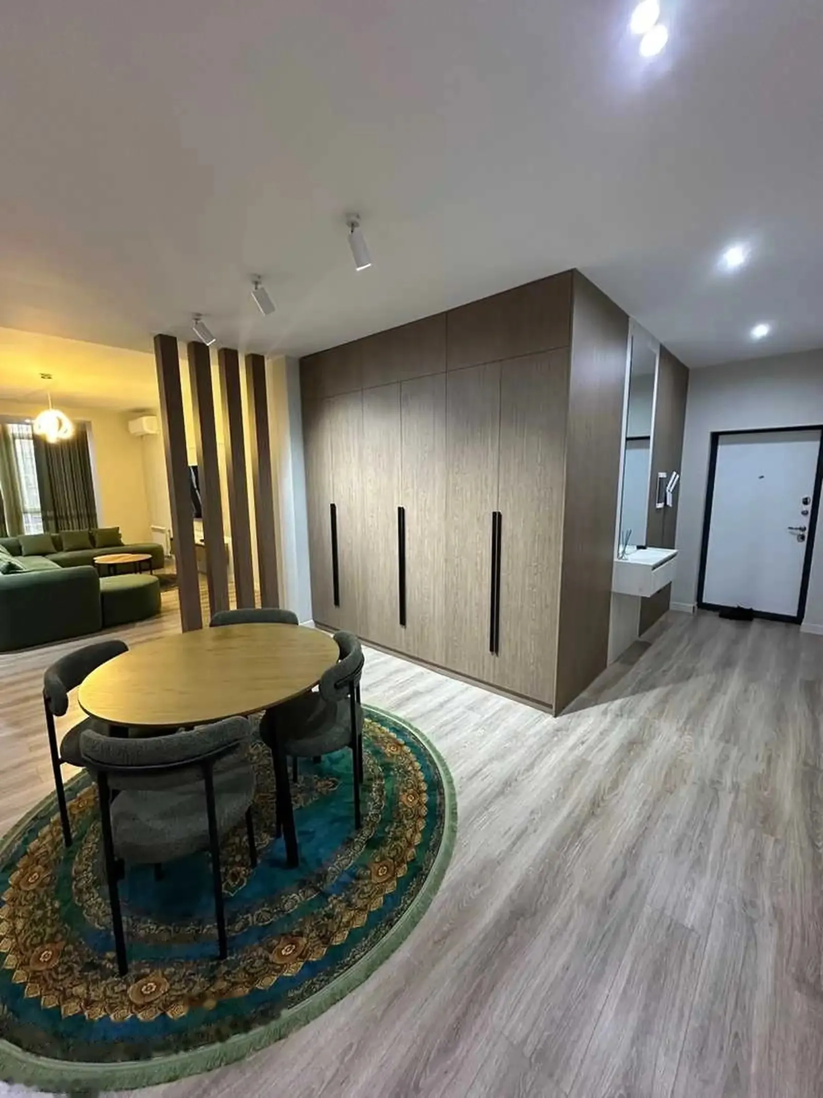 1-комн. квартира, 12 этаж, 83 м², Овир