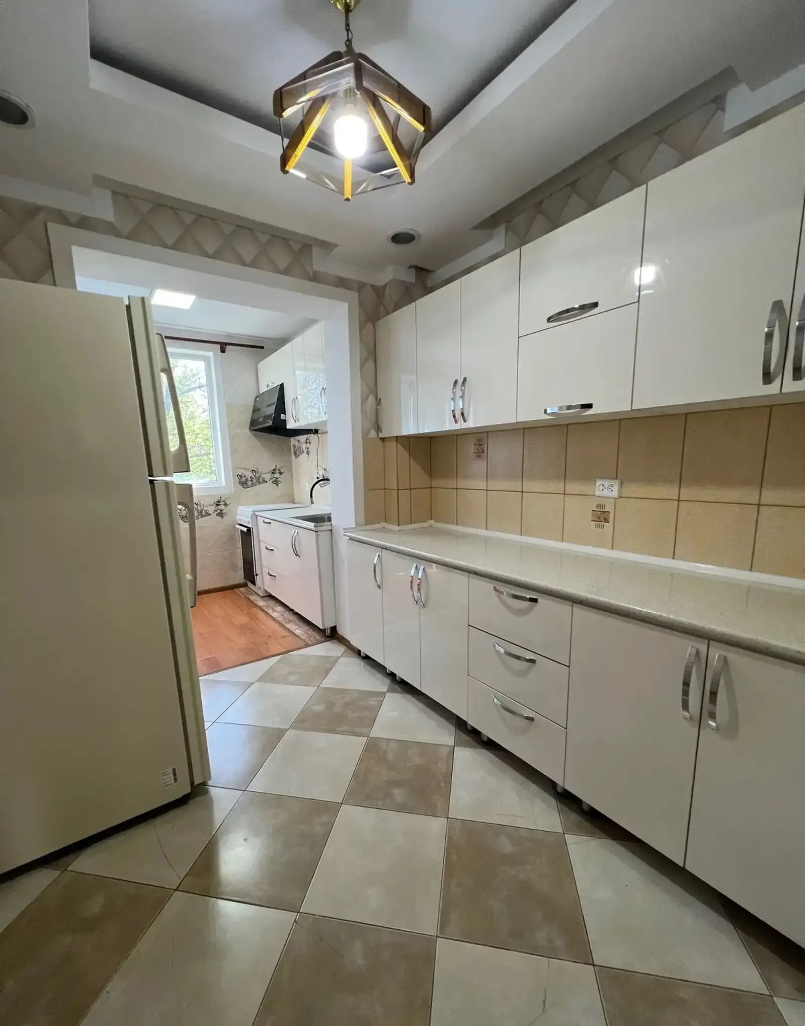 4-комн. квартира, 3 этаж, 82м², 33 МКР