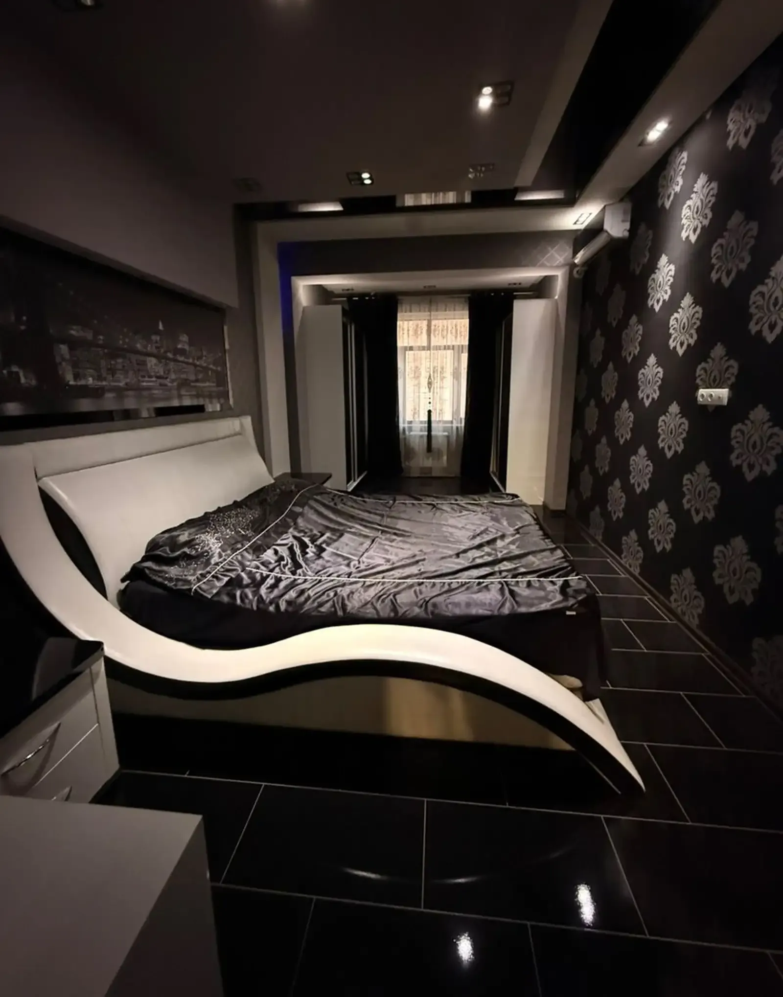3-комн. квартира, 4 этаж, 138 м², Цирк, Молодежный театр