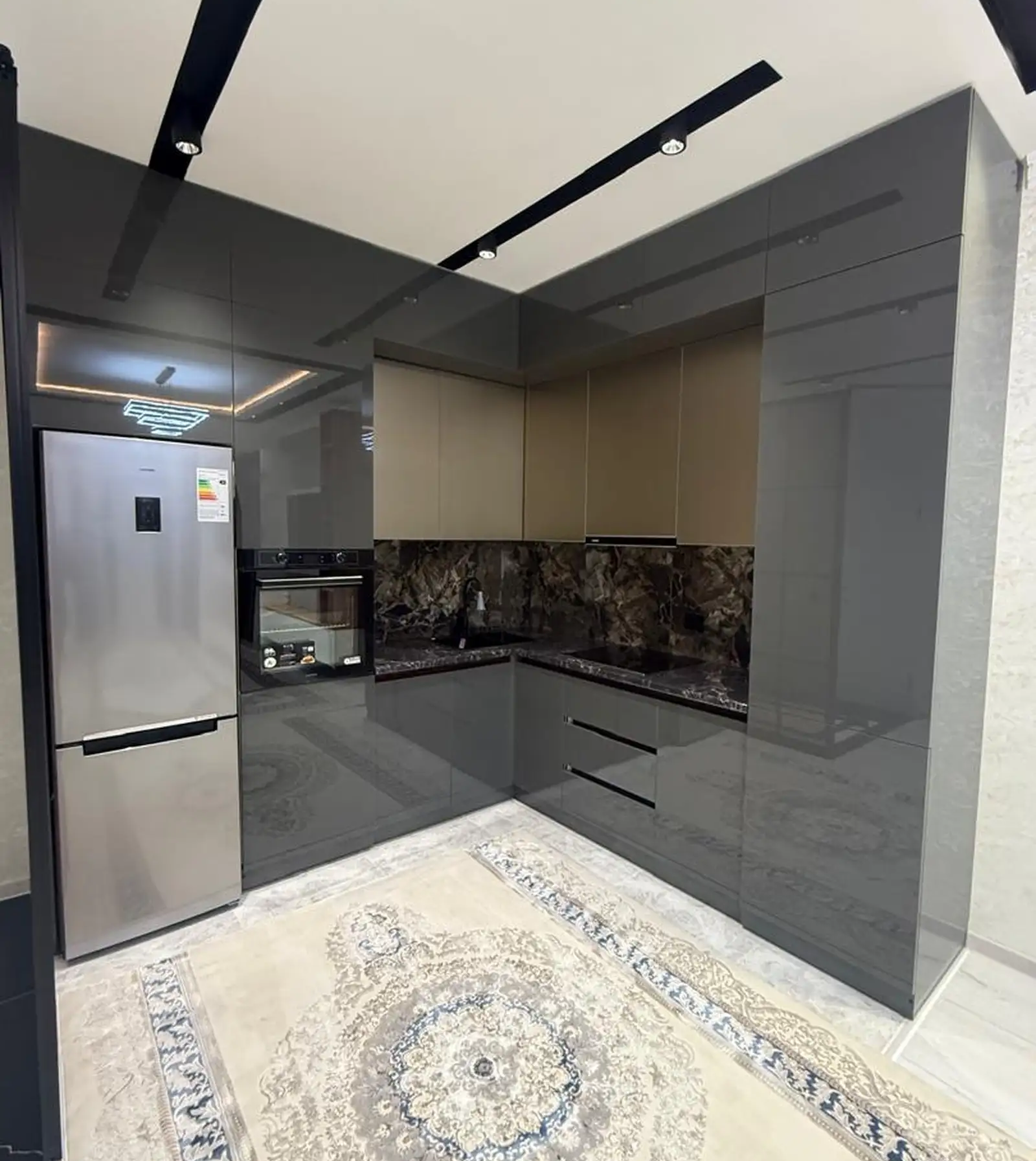 2-комн. квартира, 11 этаж, 50 м², орентир Шохмансур назди Ашан доми ру баруи парки Алишер Навои наздики ОВИР
