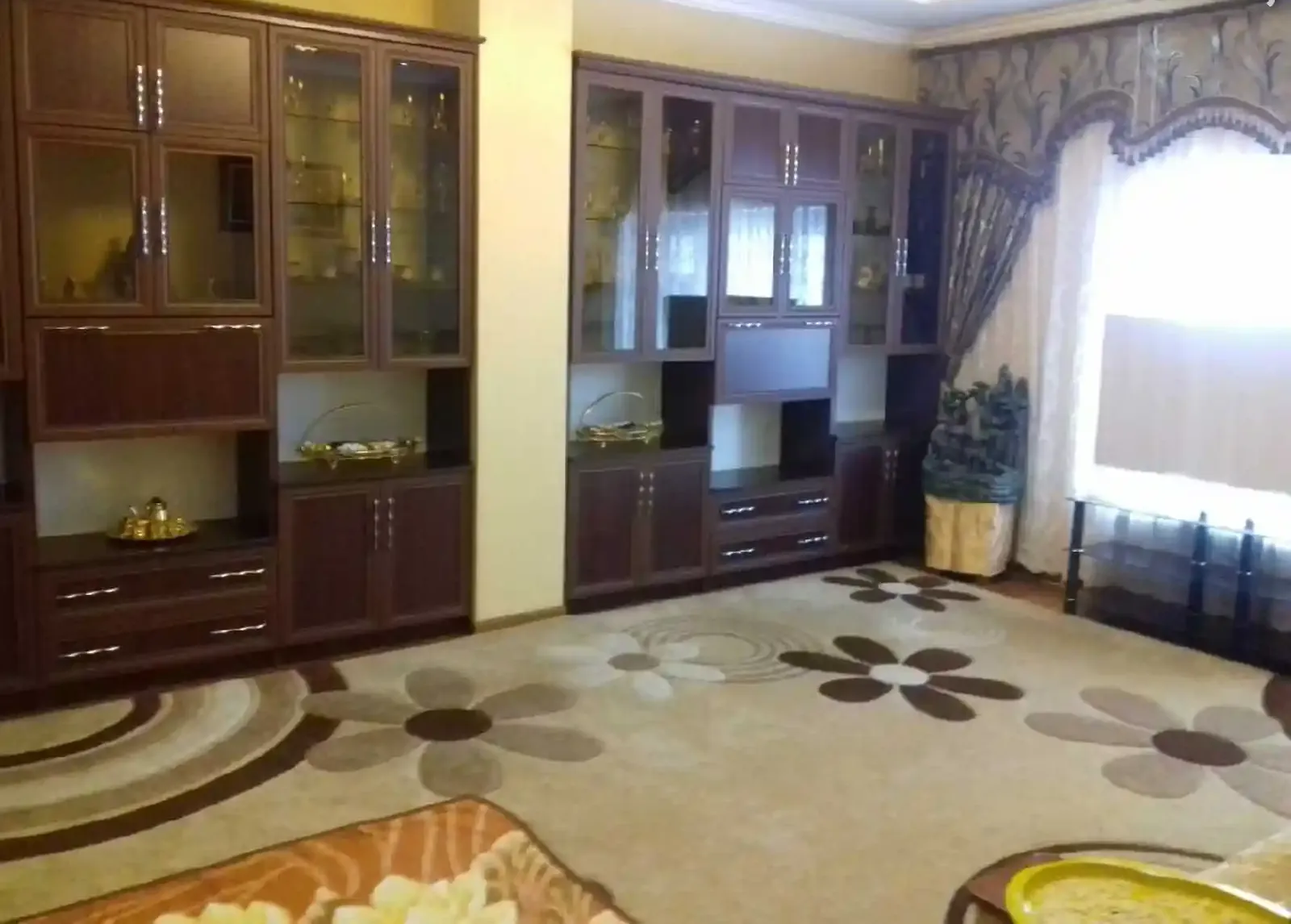 2-этажный, 8 комнатный дом, 300 м² м², 1-Роддом