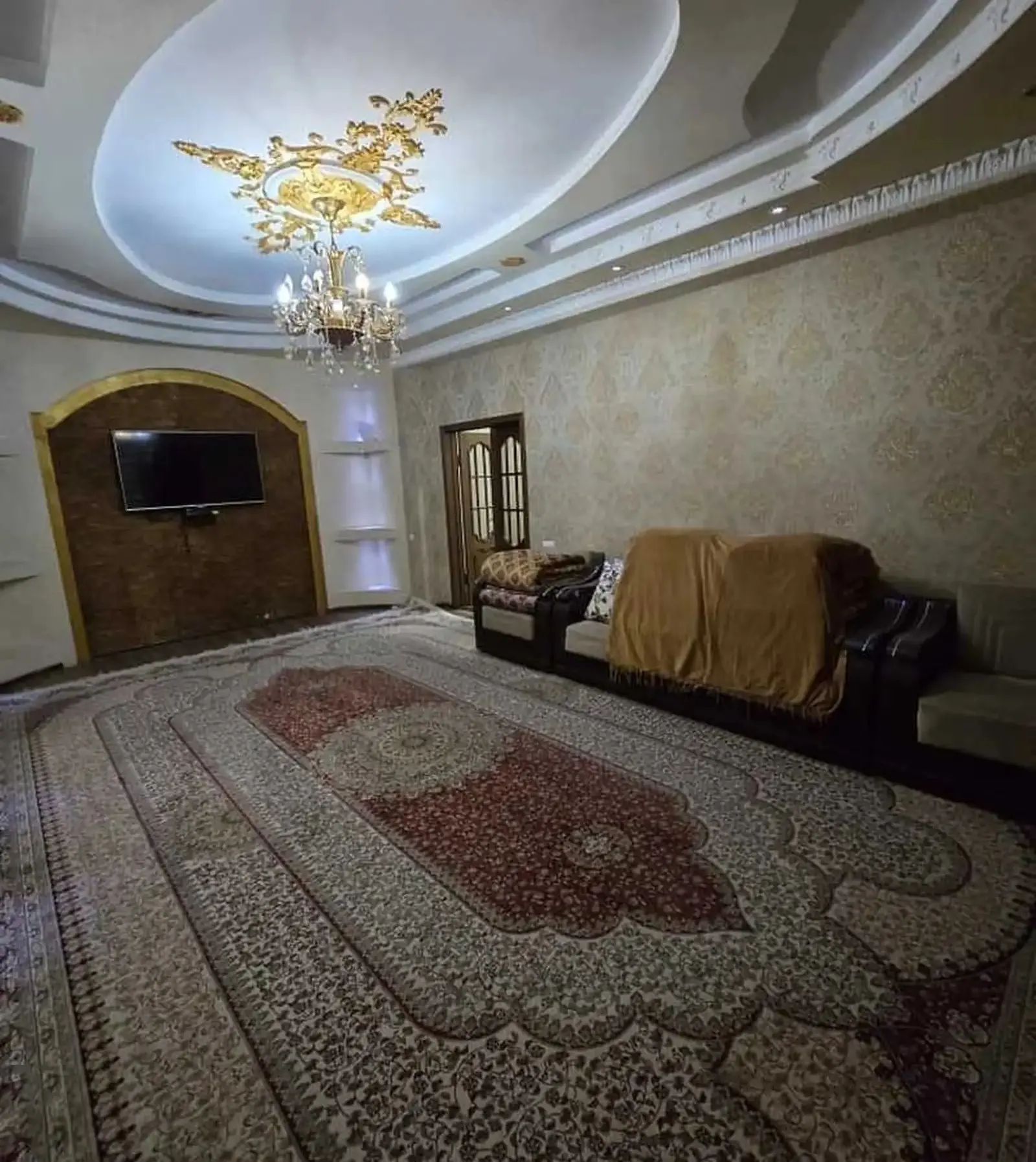 3-комн. квартира, 2 этаж, 130м², роддом