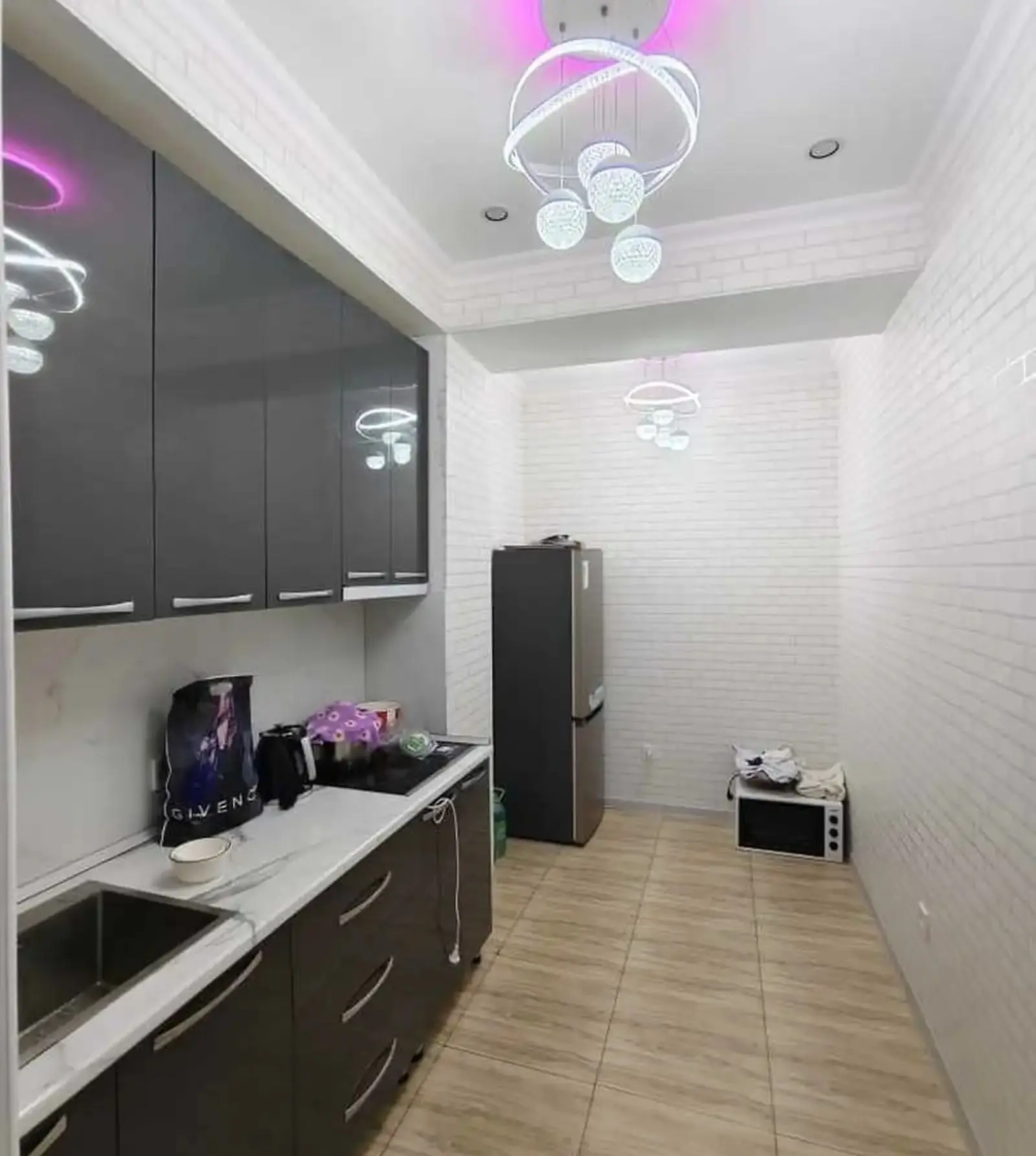 2-комн. квартира, 15 этаж, 75м², сино