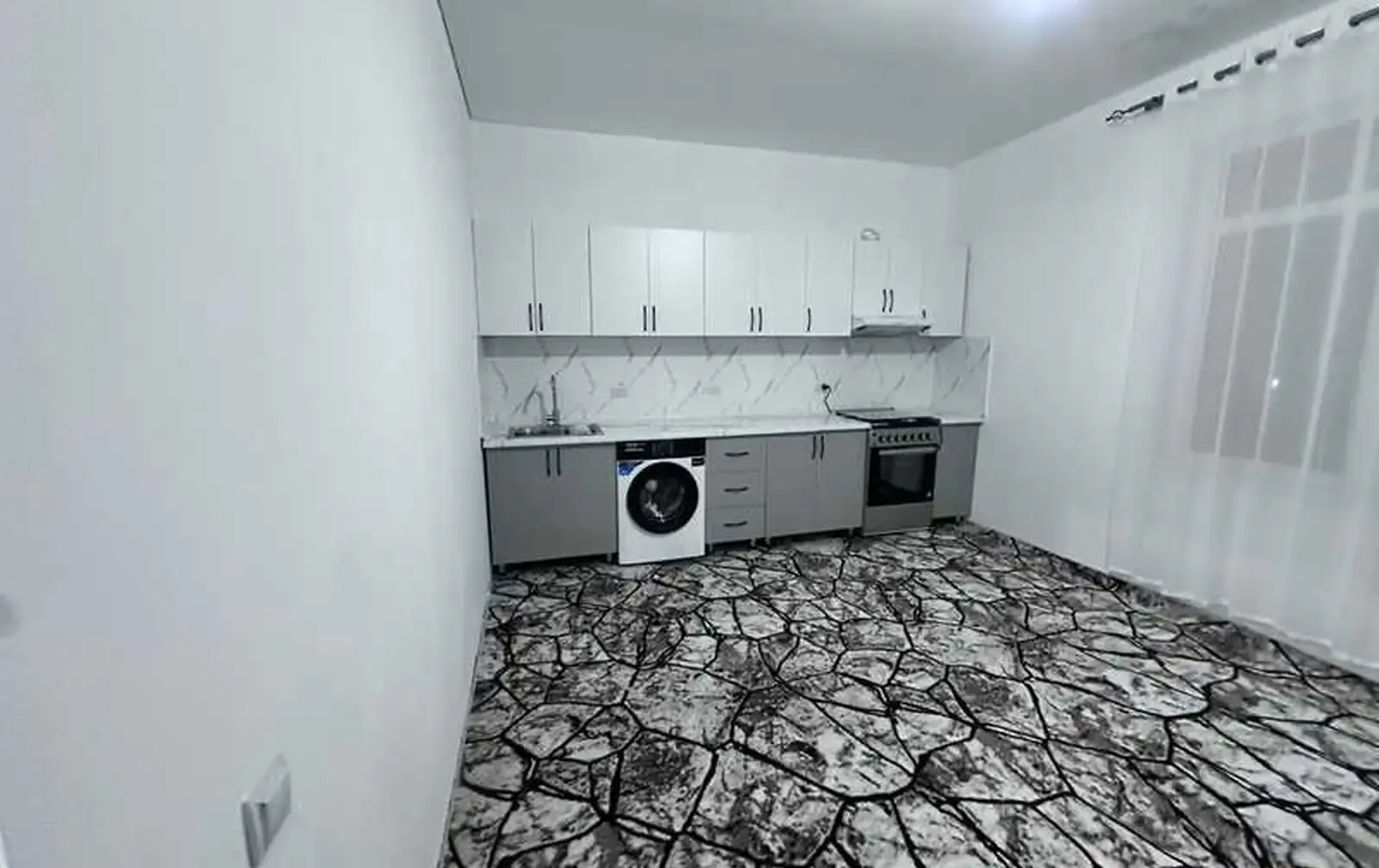 4-комн. квартира, 2 этаж, 100м², Сино