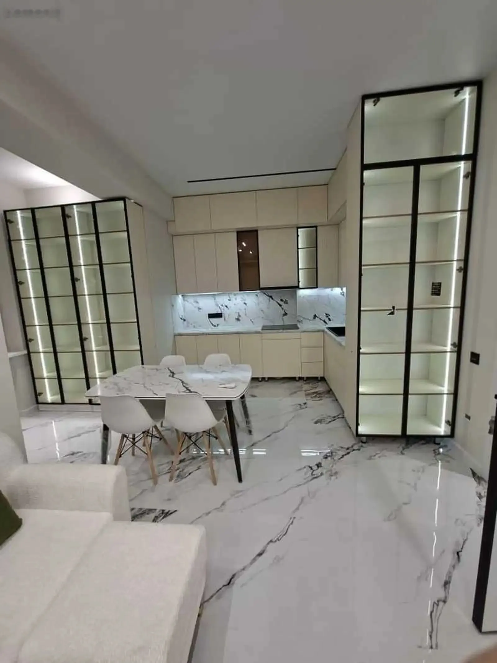 3-комн. квартира, 16 этаж, 89м², пайкари голубой экран