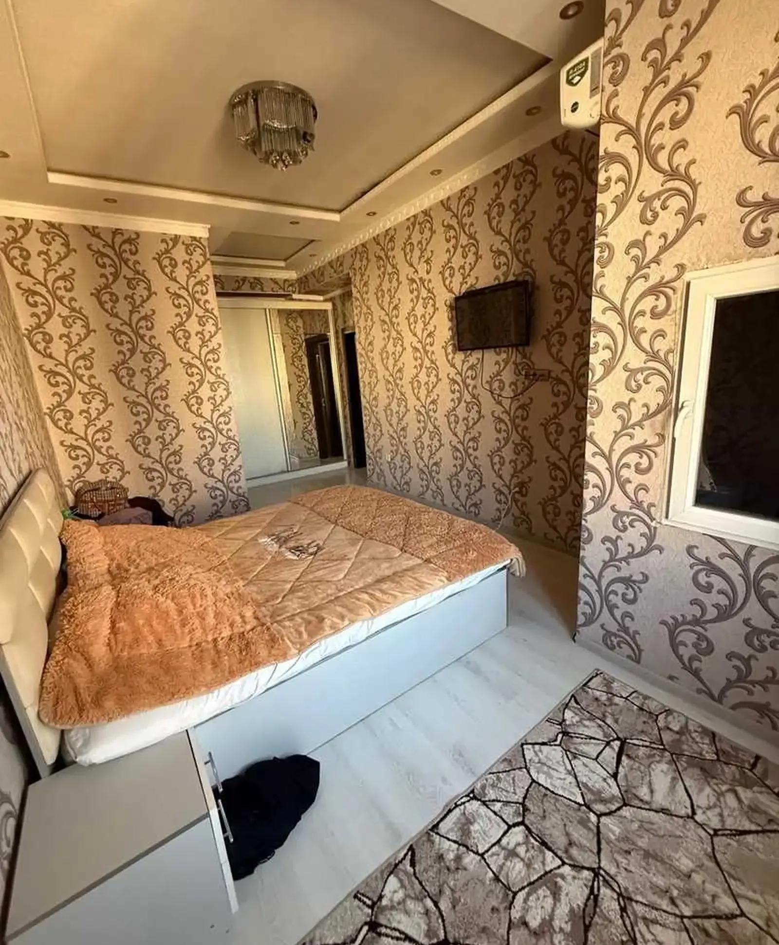 2-комн. квартира, 10 этаж, 77м², Чор Дома