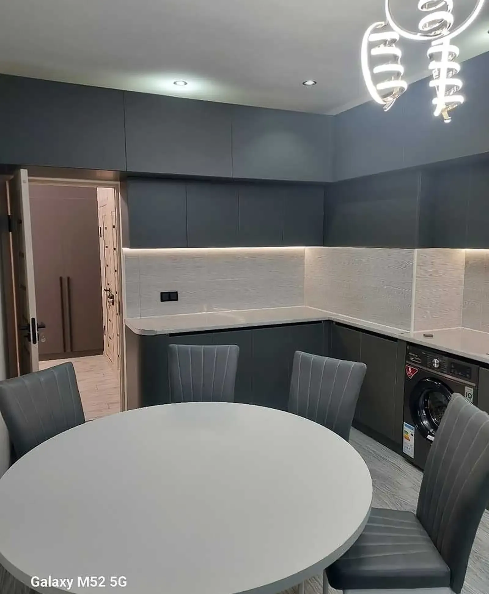 2-комн. квартира, 11 этаж, 60м², Улица Карамов.Д.15