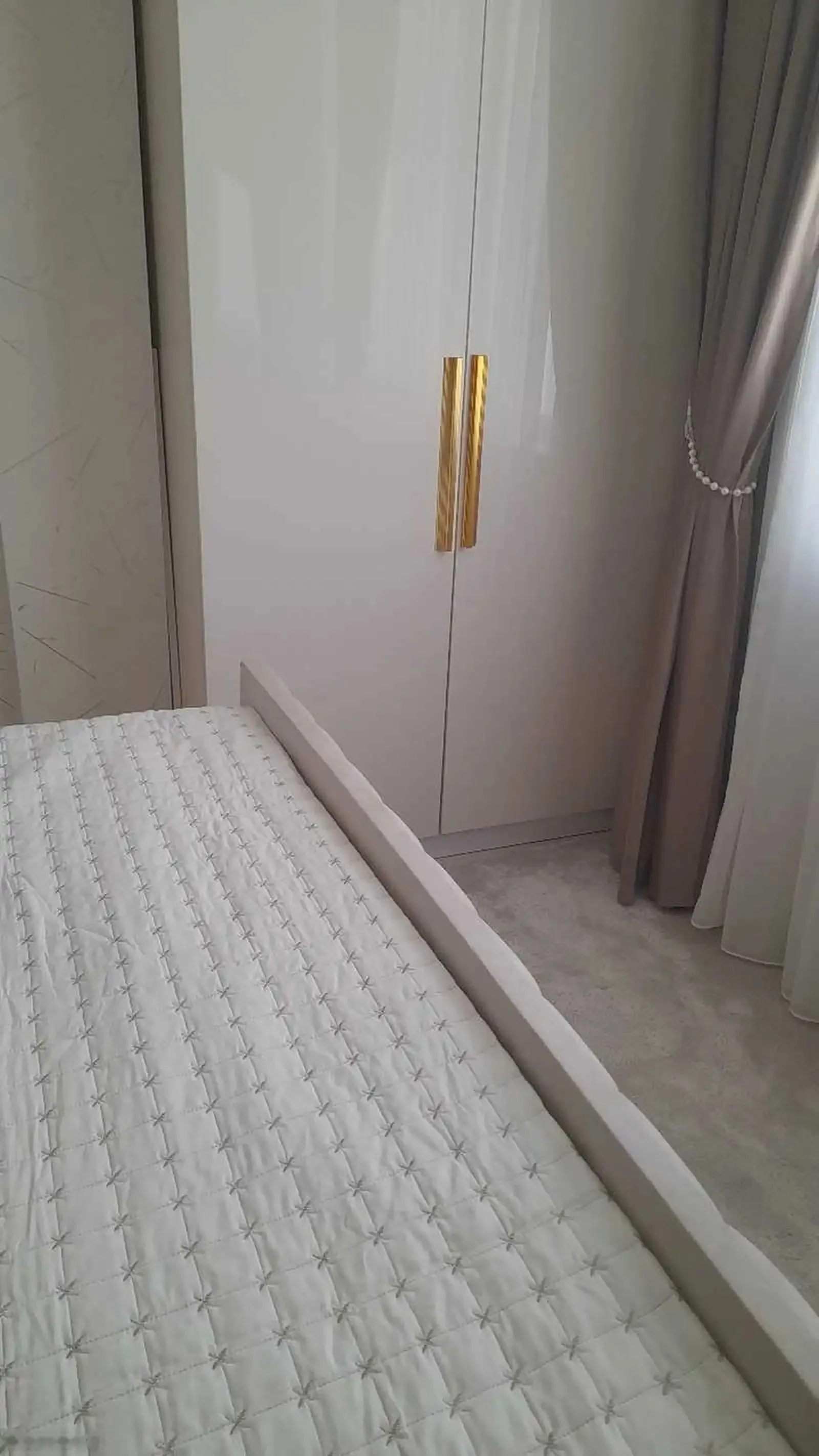 2-комн. квартира, 13 этаж, 65м², голубой экран