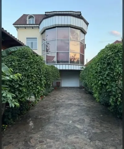 2-этажный, 12 комнатный дом, 450 м², И. Сомони