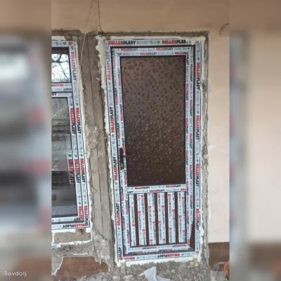 Пластиковая дверь