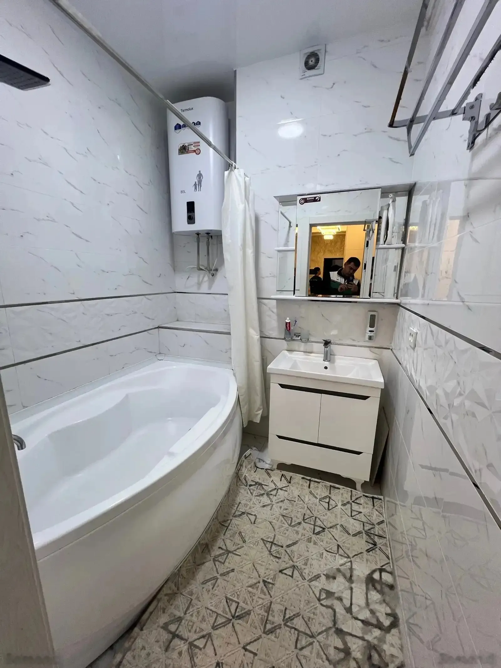 2-комн. квартира, 10 этаж, 80м², Сомони