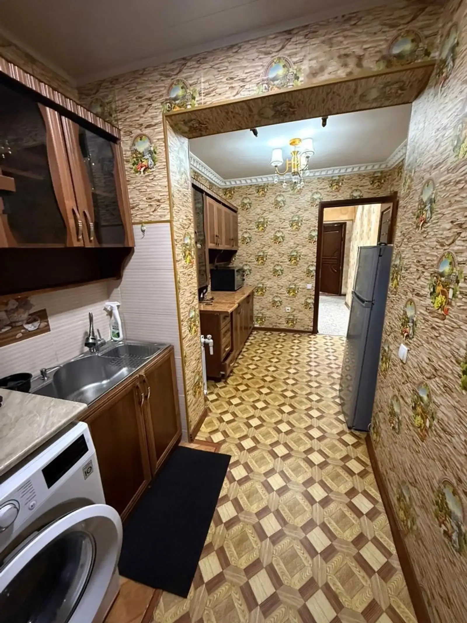 3-комн. квартира, 2 этаж, 80м², профсоюз