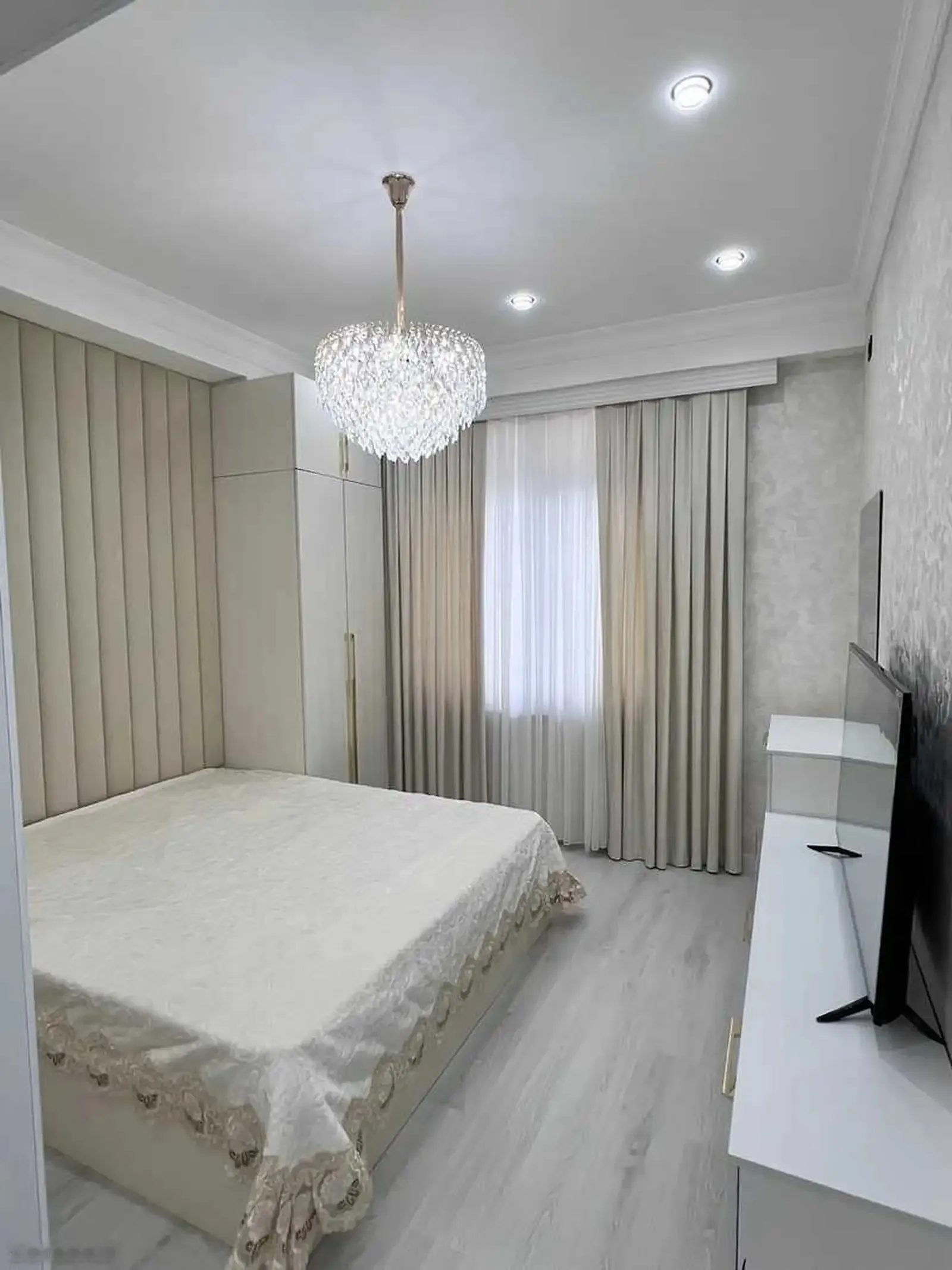 2-комн. квартира, 11 этаж, 65м², боги ботаники