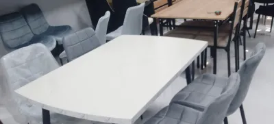 Стол и стулья