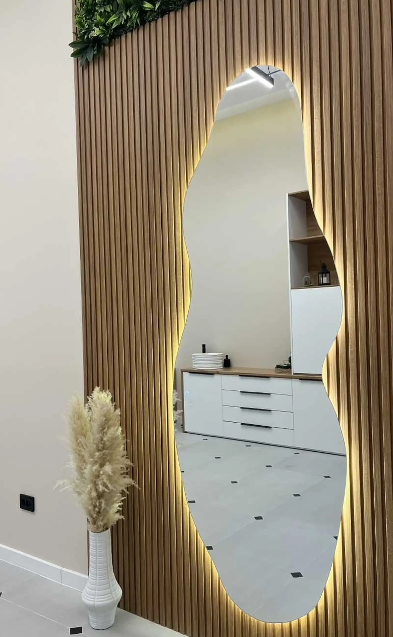 Помещение под магазин / салон, 30м², Овир Гранд отель