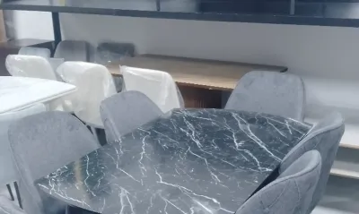 Стол и стулья