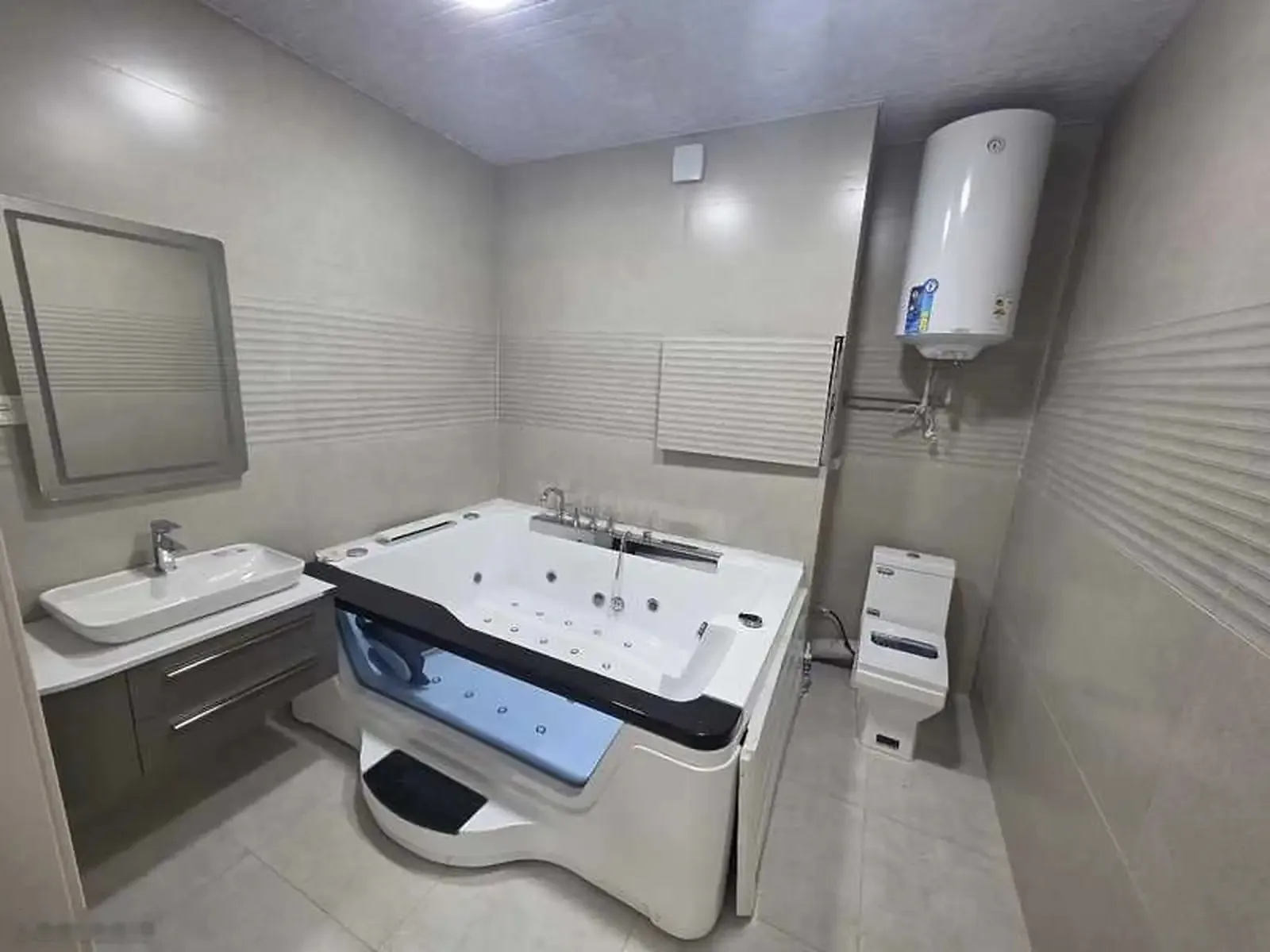 5-комн. квартира, 13 этаж, 140м², Роддом