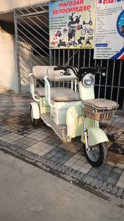 Трёхколёсный скутер