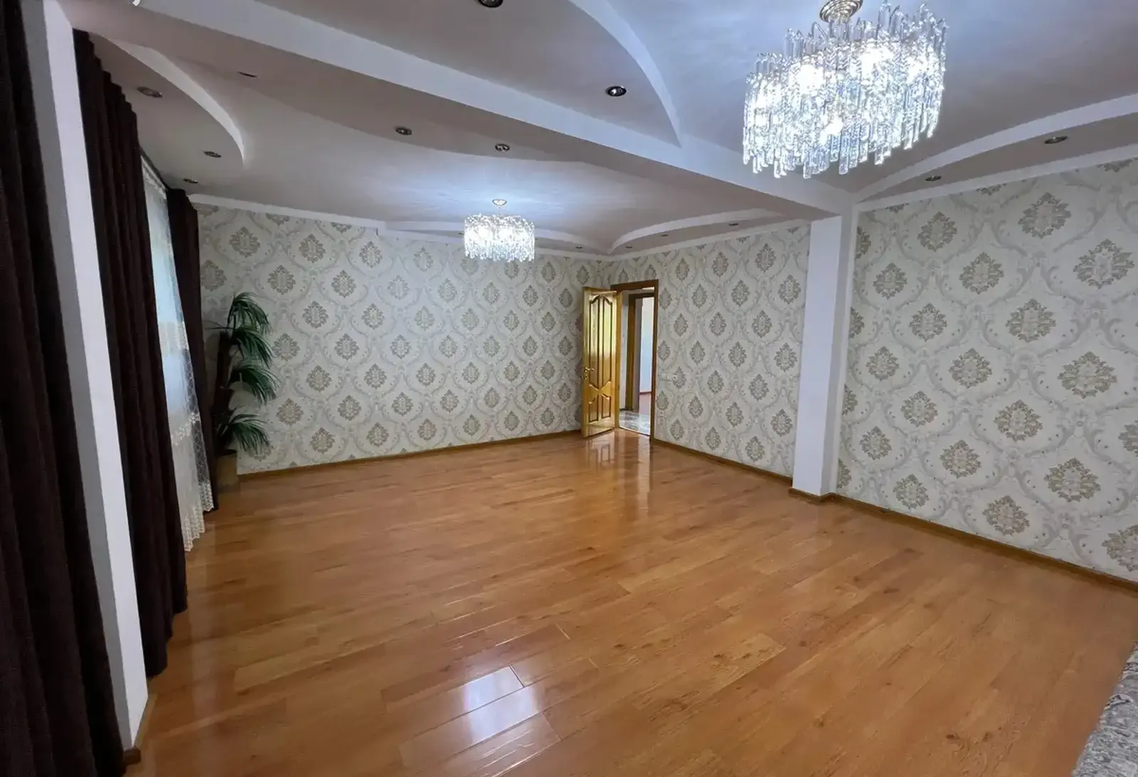 4-комн. квартира, 3 этаж, 82м², 33 МКР