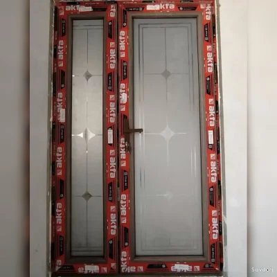 Пластиковая дверь