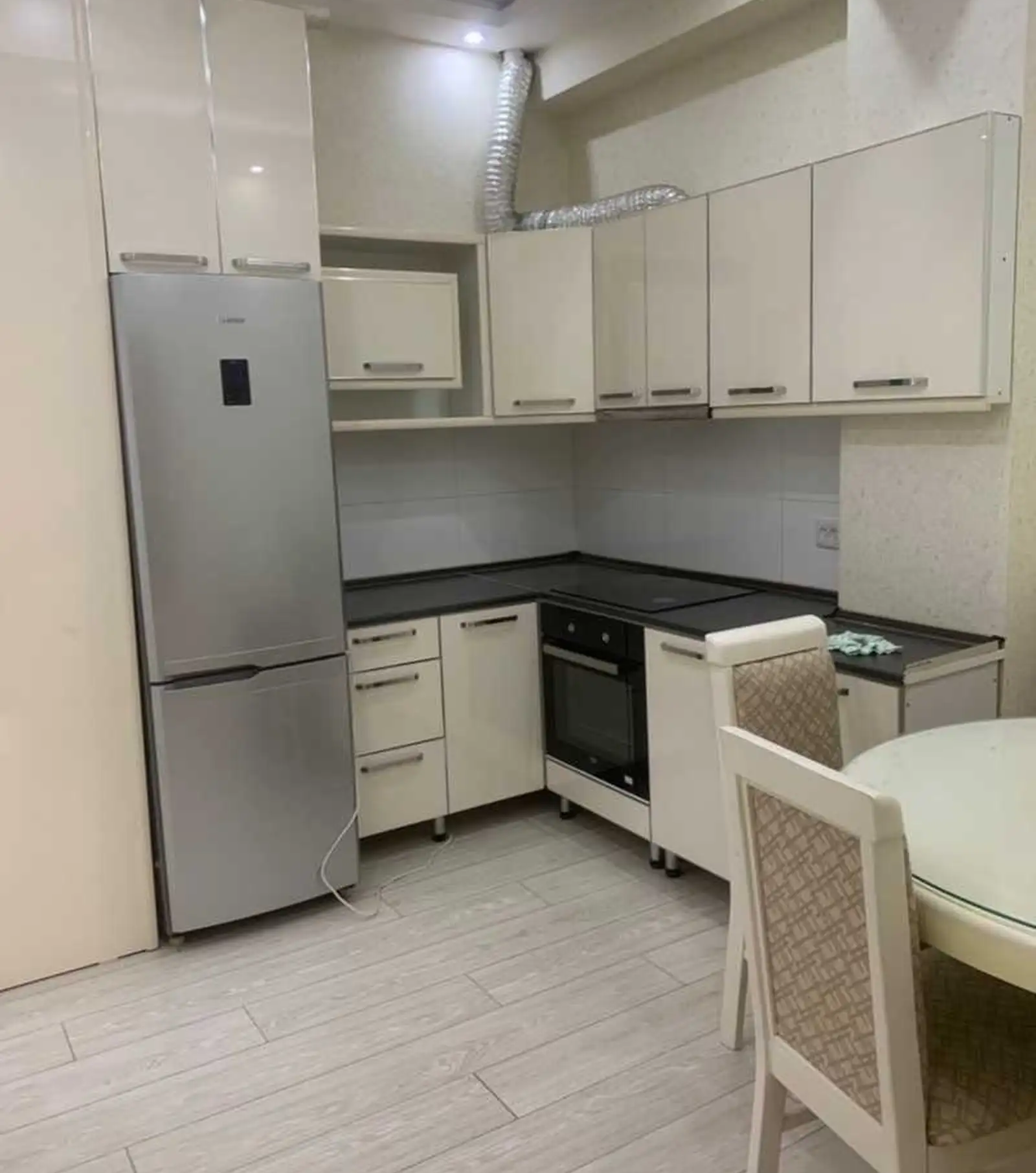 2-комн. квартира, 2 этаж, 65м², Сомони назди Бозори Мехргон пушти Бонки Эсхата