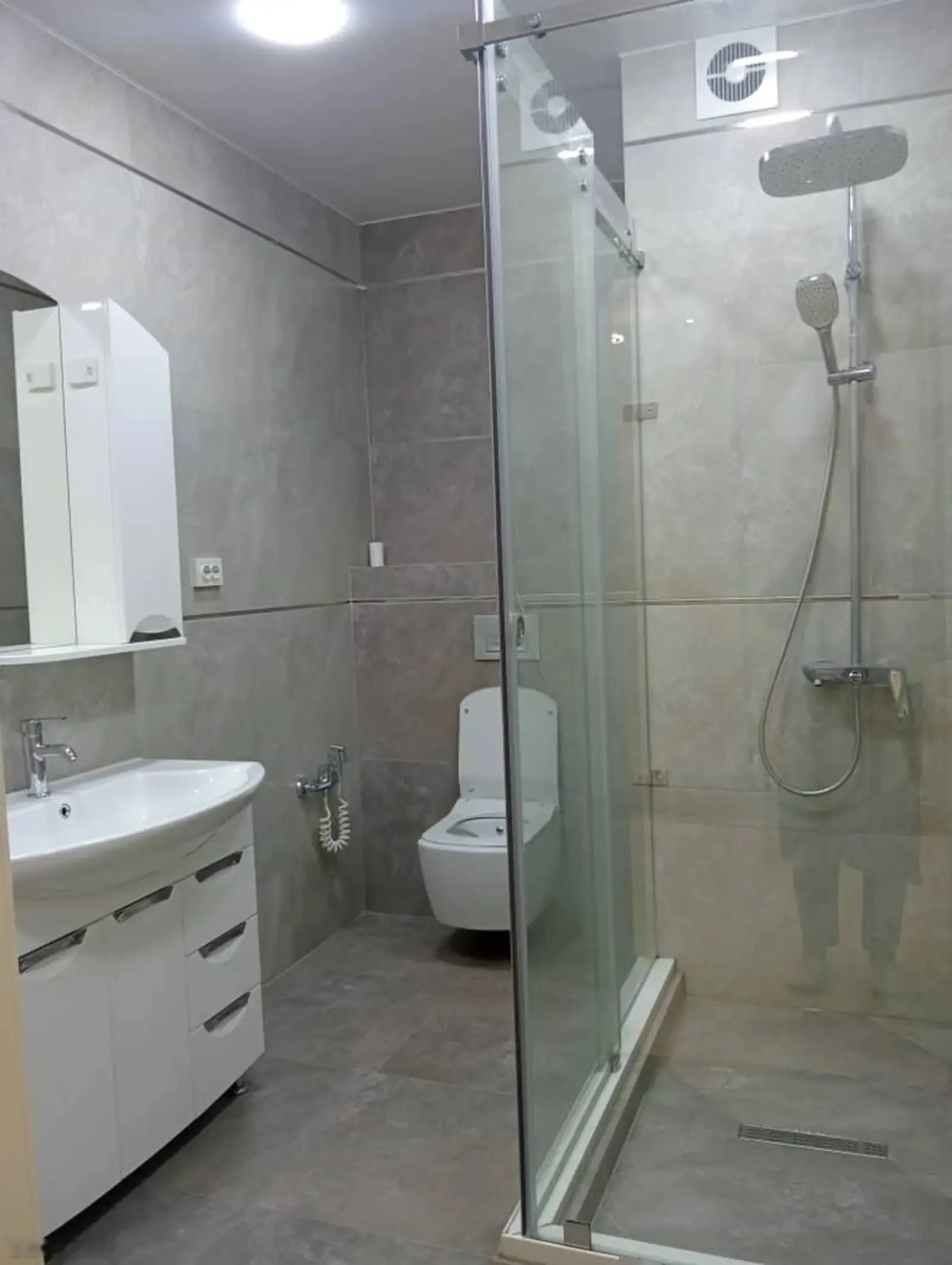 2-комн. квартира, 9 этаж, 90м², бари парламент