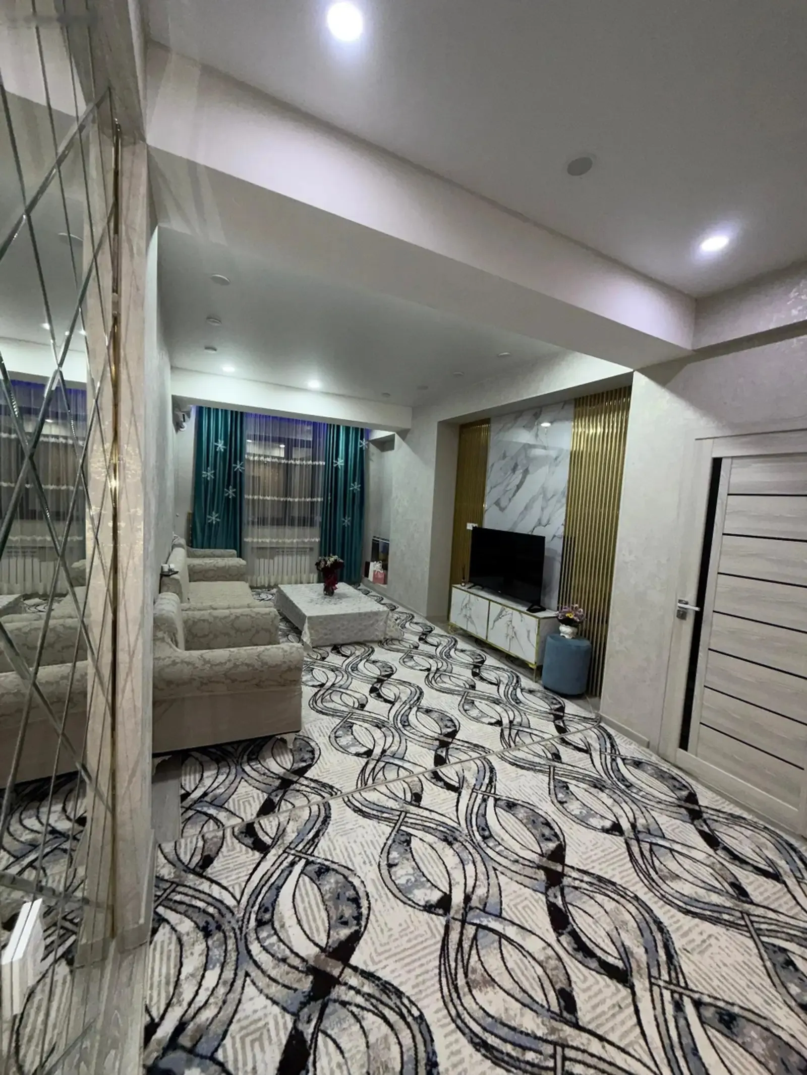 2-комн. квартира, 6 этаж, 65м², Скорый