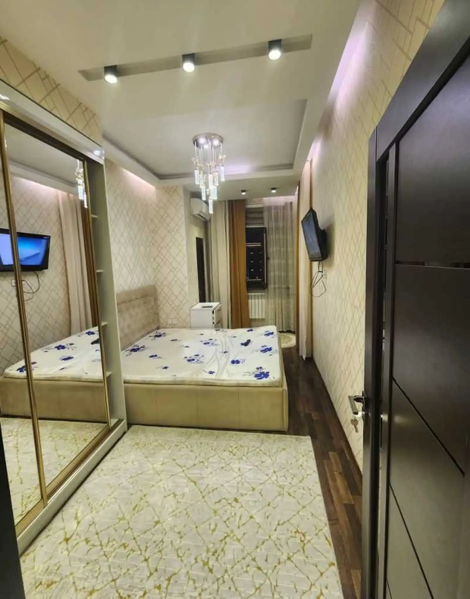 2-комн. квартира, 12 этаж, 72м², Чор Дома