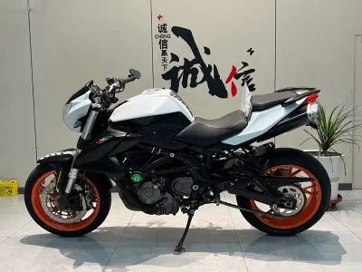 Мотоцикл Benelli 600 сс