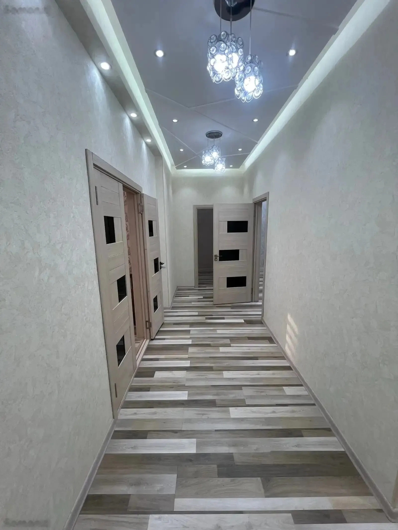 2-комн. квартира, 4 этаж, 97м², Шестопалов 2/3, ориентир Казинои Саидшох, доми Д/З Би 1 маркет